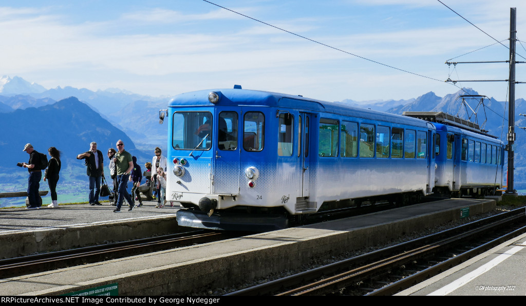 Train 24 Vitznau to Rigi Kulm arrived on top.